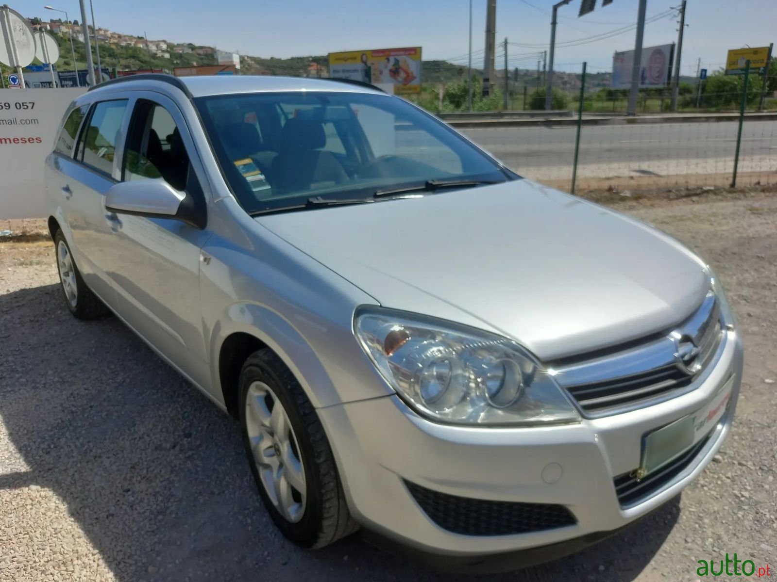 2008' Opel Astra Caravan photo #4