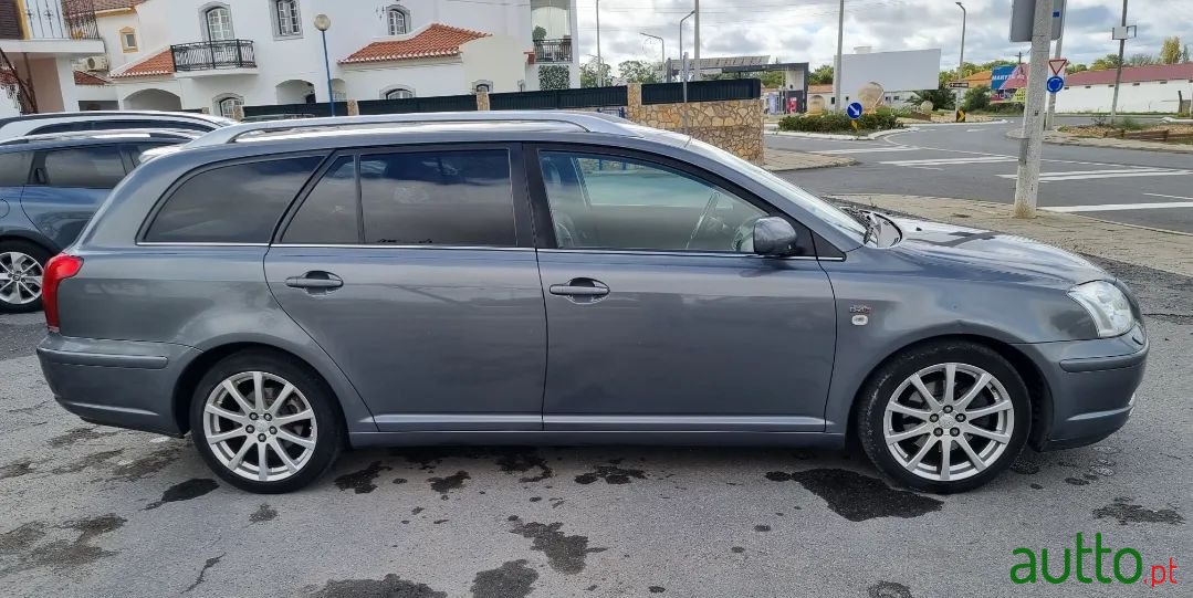 2005' Toyota Avensis Sw photo #5