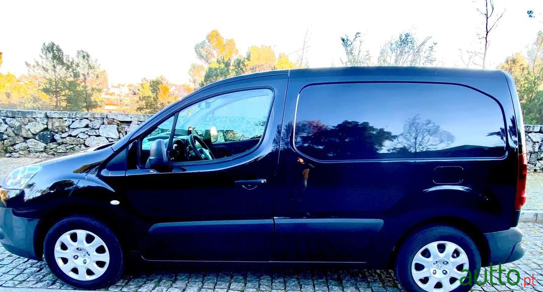 2014' Peugeot Partner photo #1