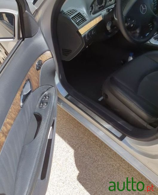 2002' Mercedes-Benz E-220 photo #2