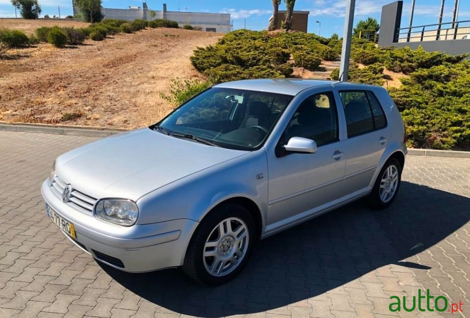 2001' Volkswagen Golf photo #1