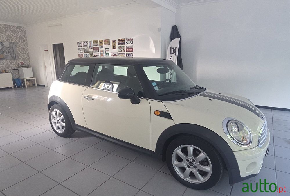 2009' MINI Cooper D 3 Portas photo #1
