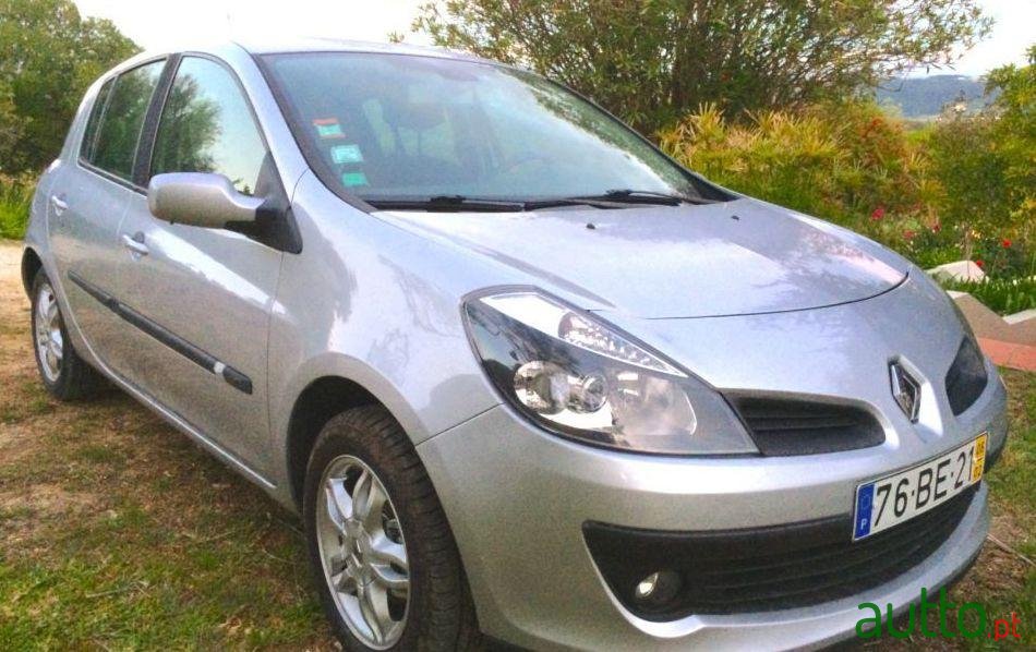 2006' Renault Clio photo #2