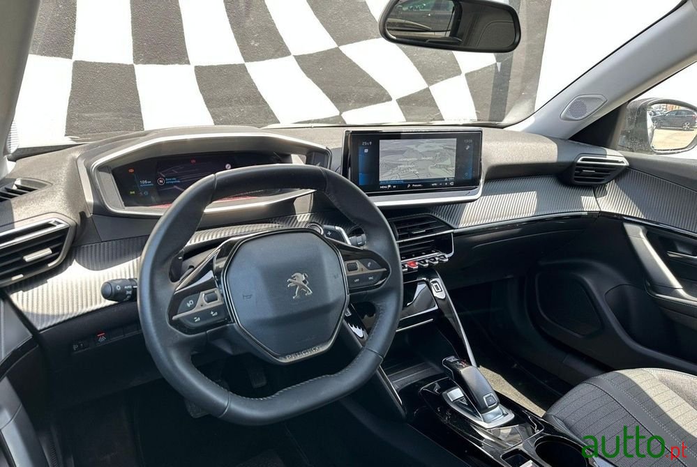 2021' Peugeot 2008 photo #4