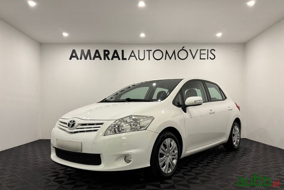 2010' Toyota Auris photo #1