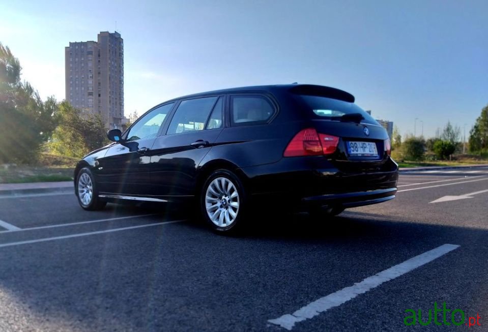 2009' BMW 318 photo #1