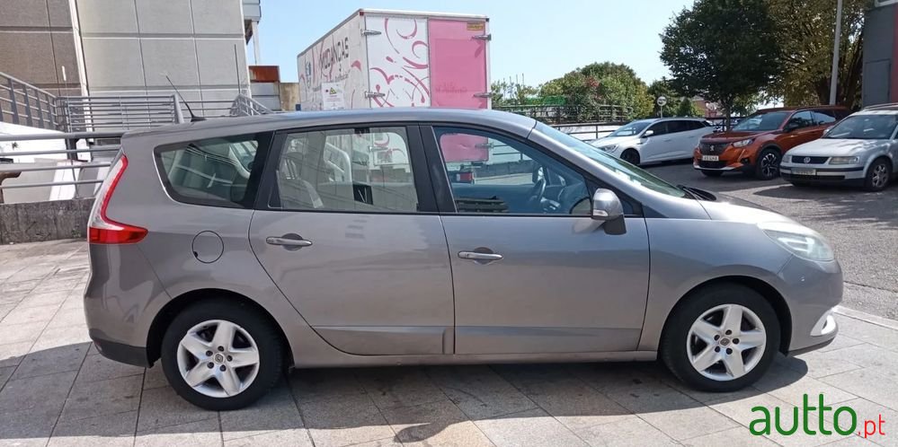 2014' Renault Grand Scenic Energy photo #4