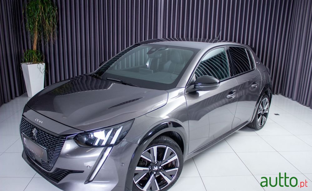 2021' Peugeot 208 Puretech photo #1