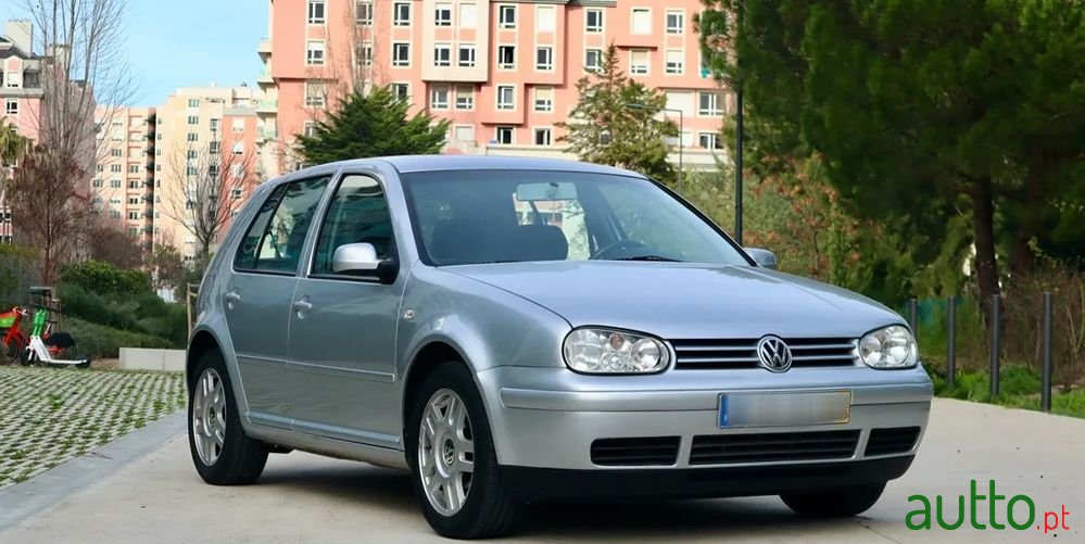 2002' Volkswagen Golf photo #1