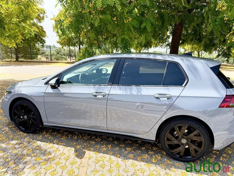 2023' Volkswagen Golf photo #2