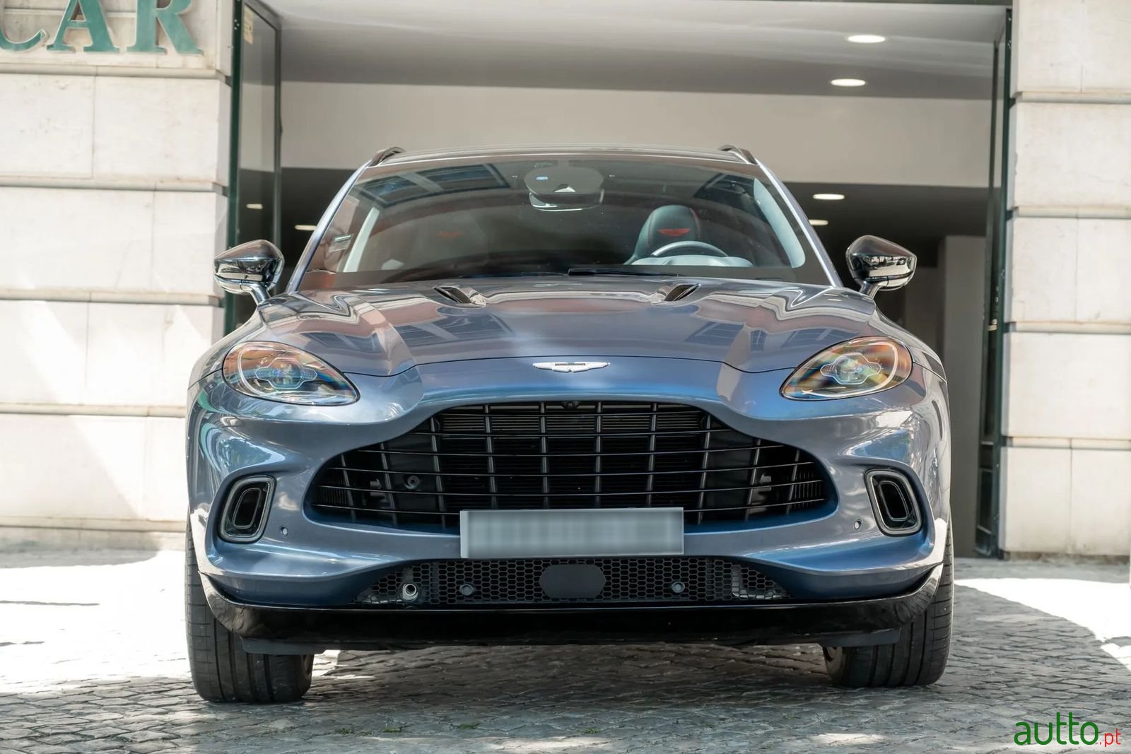 2022' Aston Martin DBX photo #2