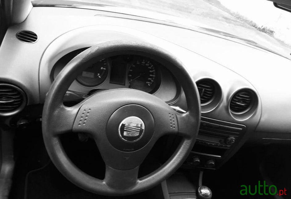 2004' SEAT Ibiza photo #3
