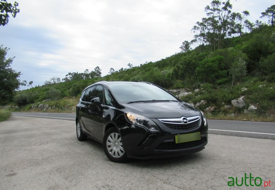 2016' Opel Zafira photo #2