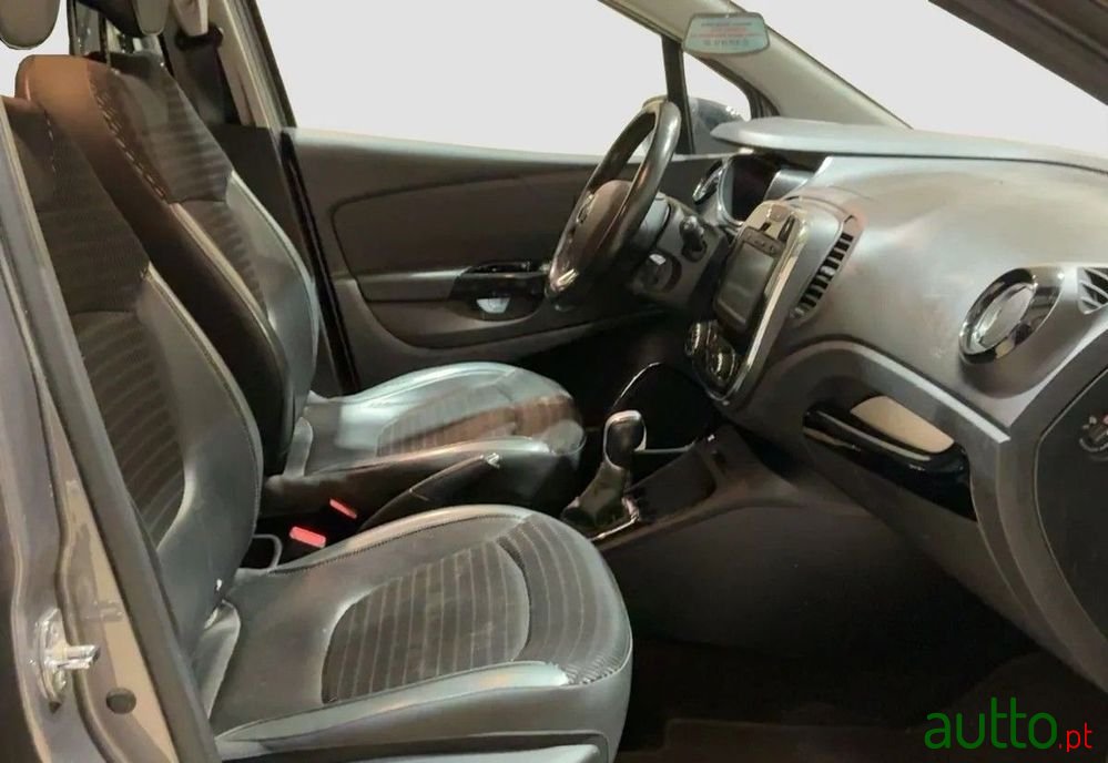 2016' Renault Captur photo #5