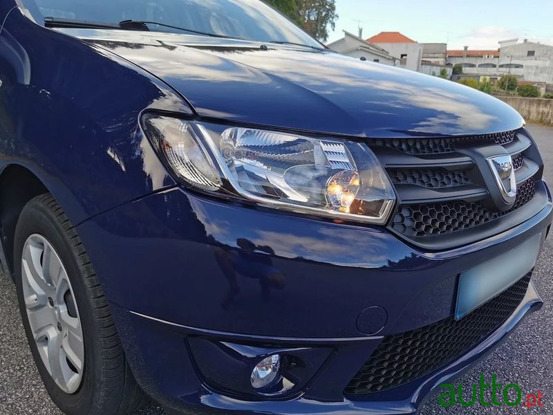 2013' Dacia Sandero photo #3