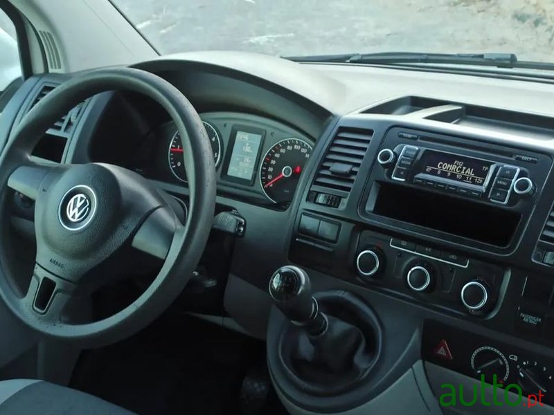 2014' Volkswagen Transporter photo #5