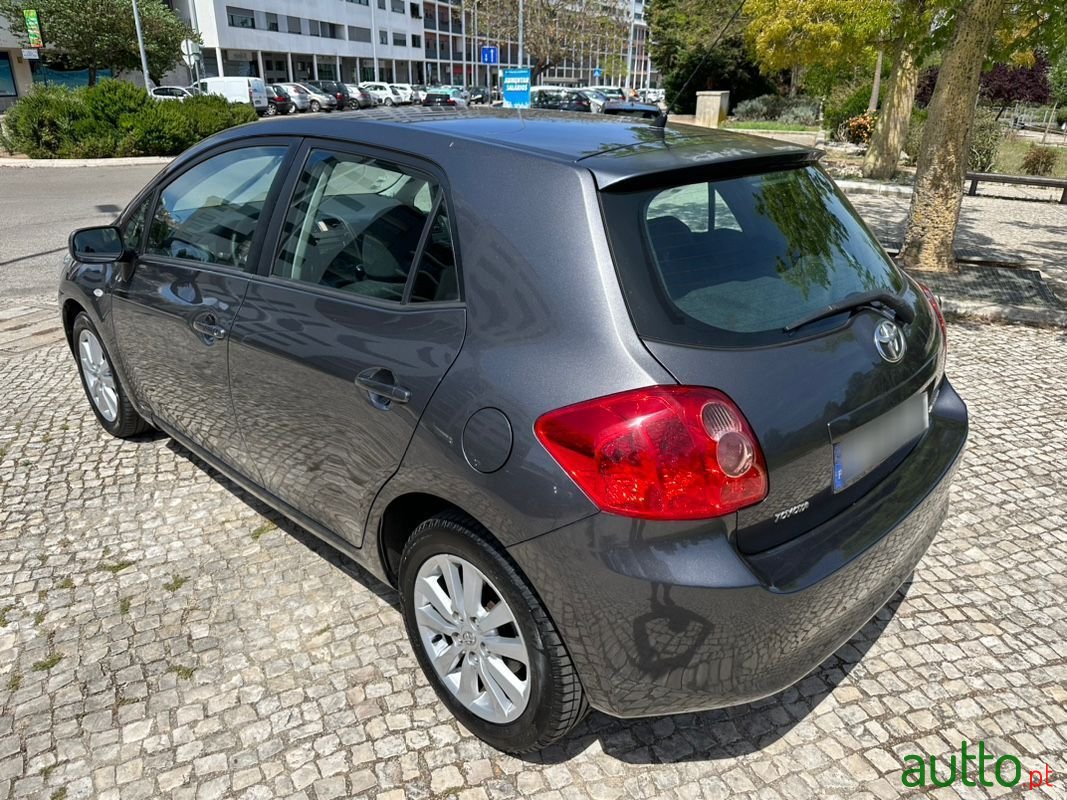 2007' Toyota Auris photo #6