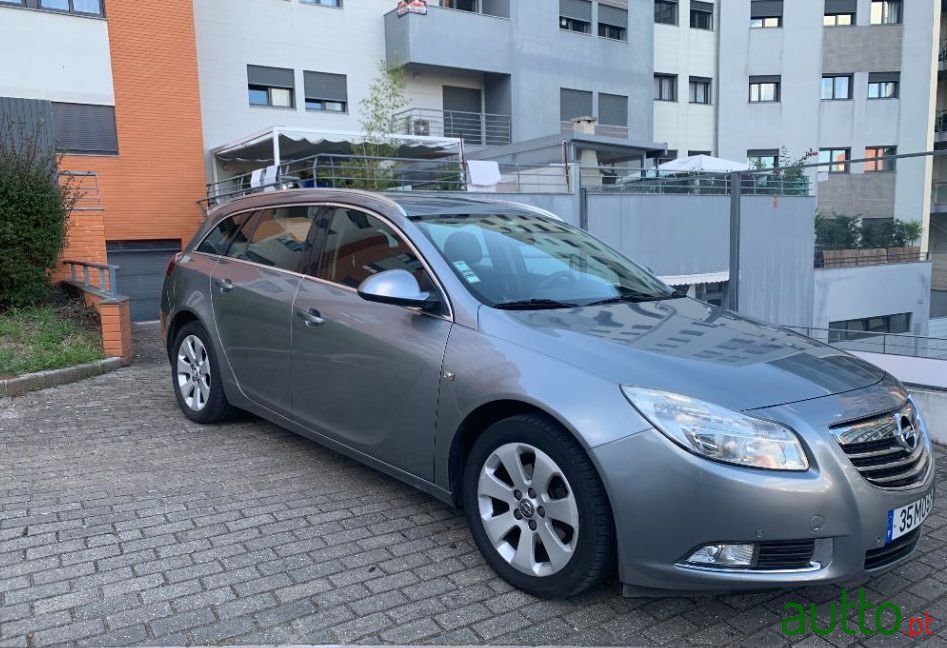 2011' Opel Insignia Sport Tourer photo #4