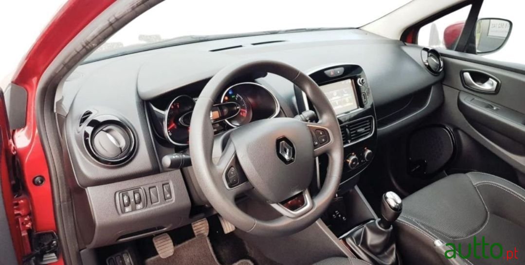 2017' Renault Clio Sport Tourer photo #3