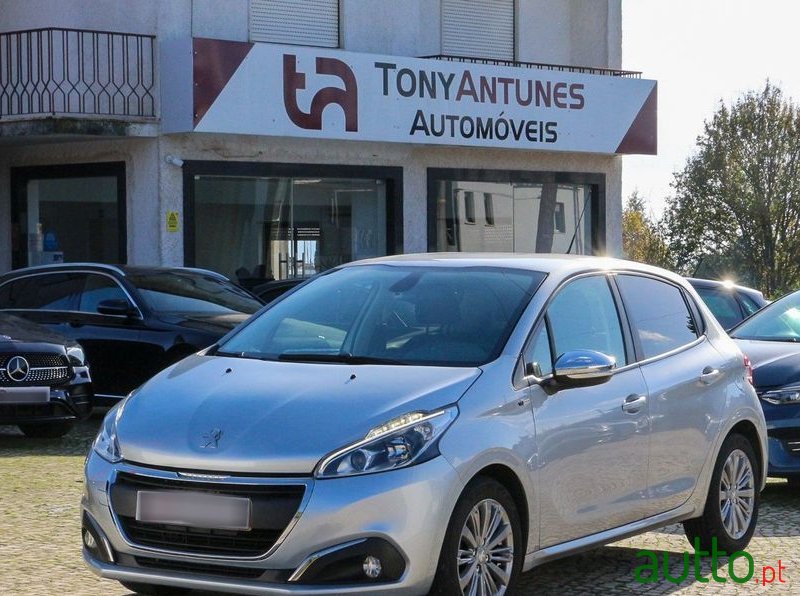 2016' Peugeot 208 1.6 Bluehdi Style photo #1