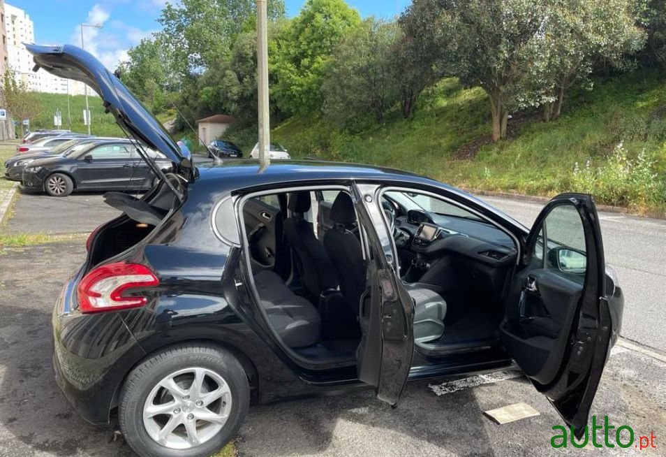 2014' Peugeot 208 photo #5