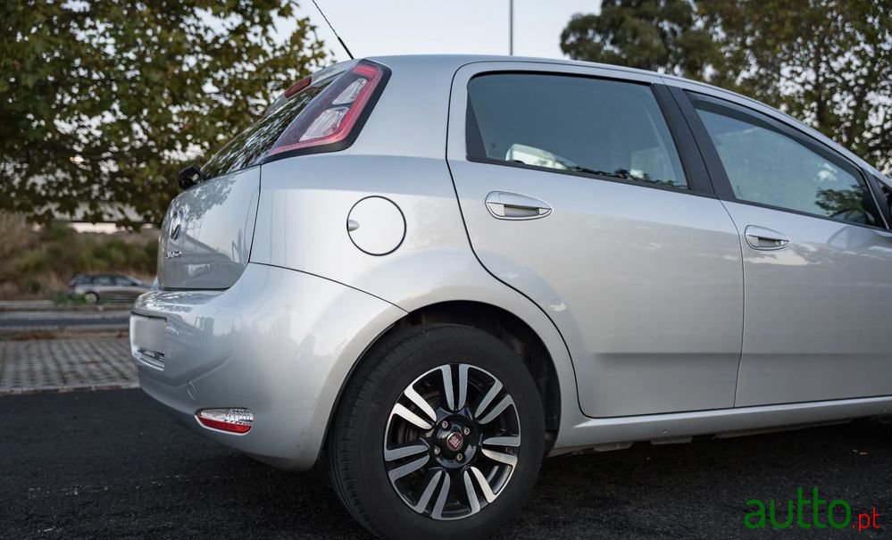2015' Fiat Punto photo #4