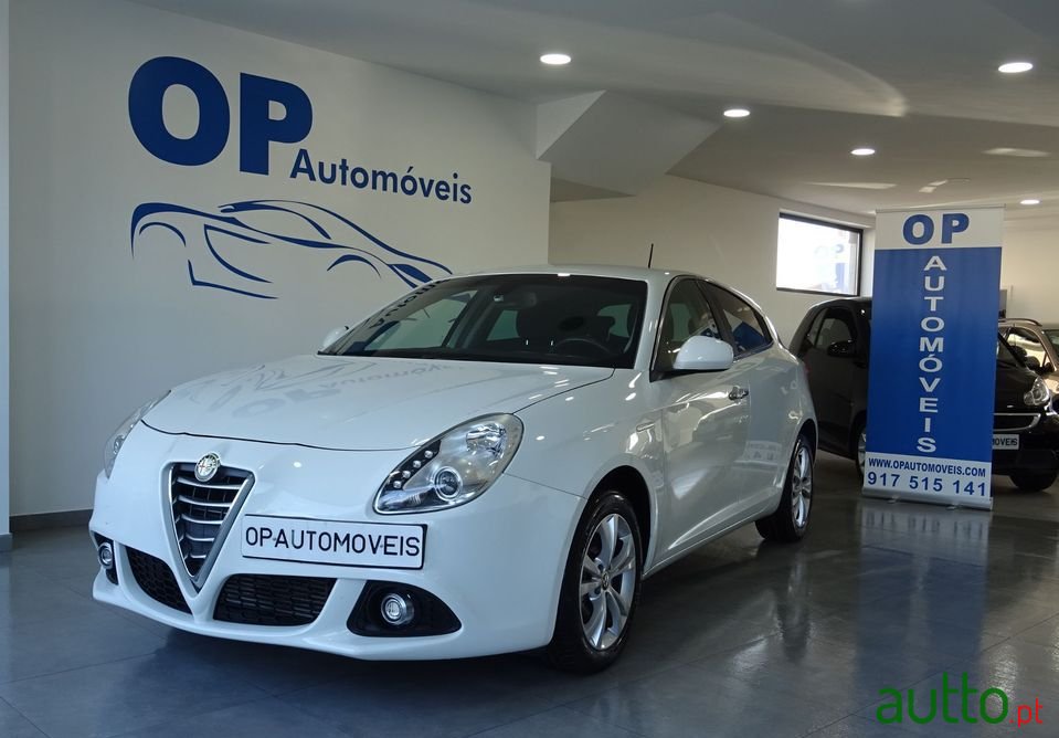 2014' Alfa Romeo Giulietta photo #1