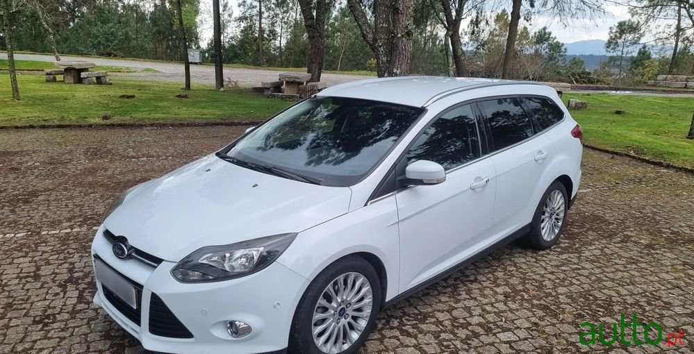 2011' Ford Focus Sw photo #1