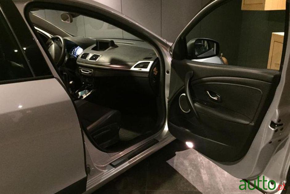 2010' Renault Megane photo #2