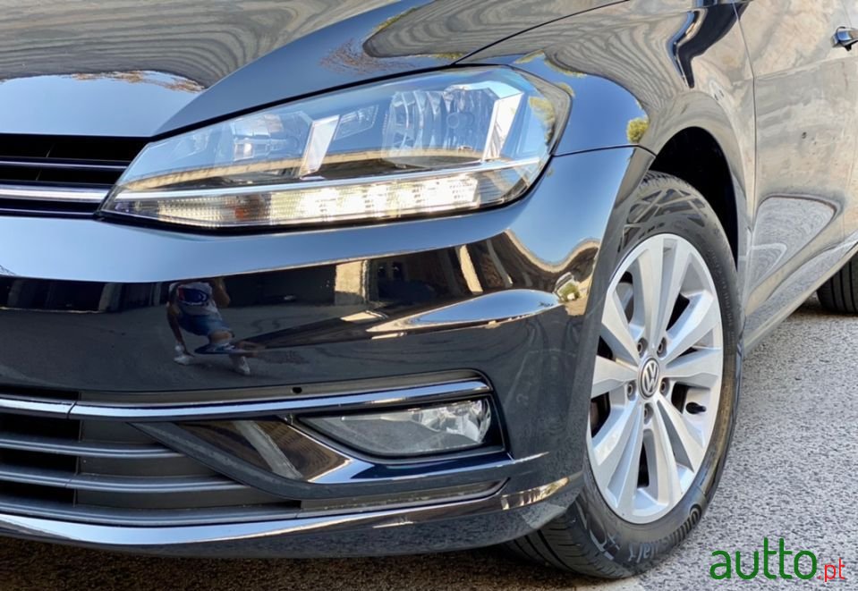 2018' Volkswagen Golf photo #2