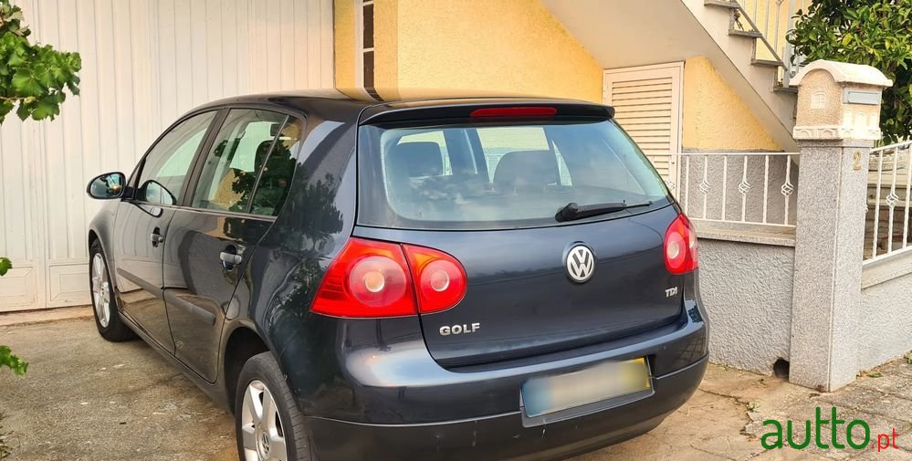 2005' Volkswagen Golf photo #4