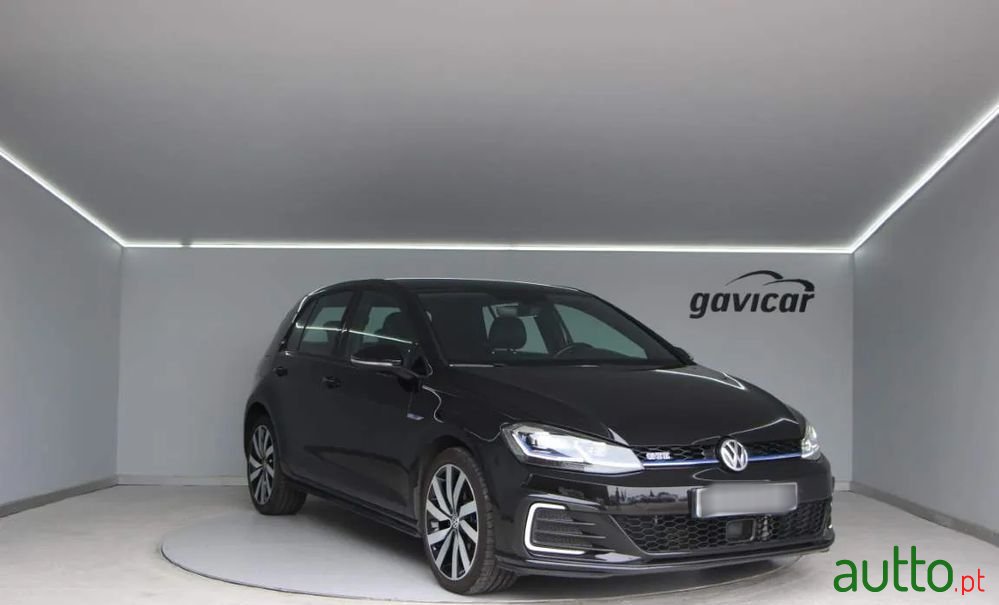 2019' Volkswagen Golf photo #1