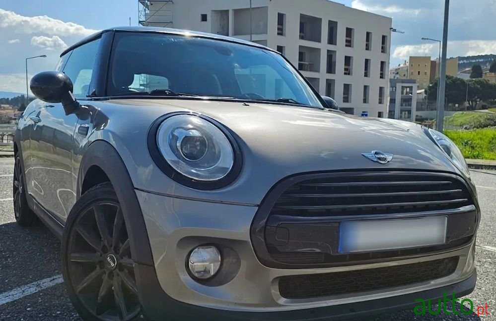 2017' MINI Cooper D 3 Portas photo #1