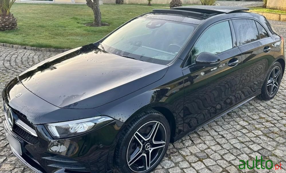 2022' Mercedes-Benz Classe A photo #2