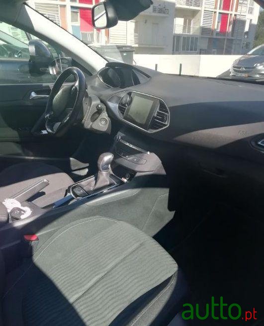 2017' Peugeot 308 Sw photo #2