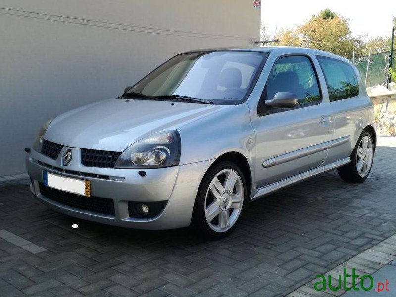 2002' Renault Clio Sport photo #1