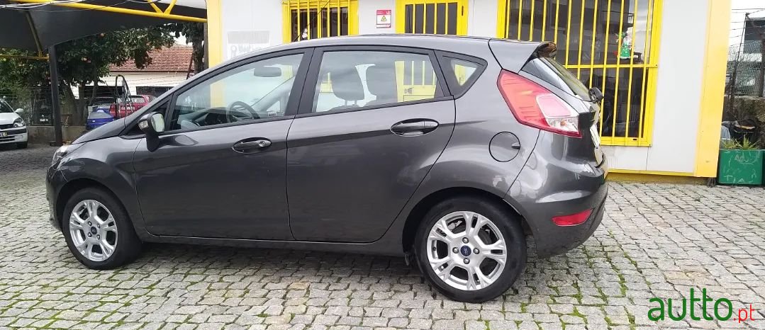 2017' Ford Fiesta photo #5