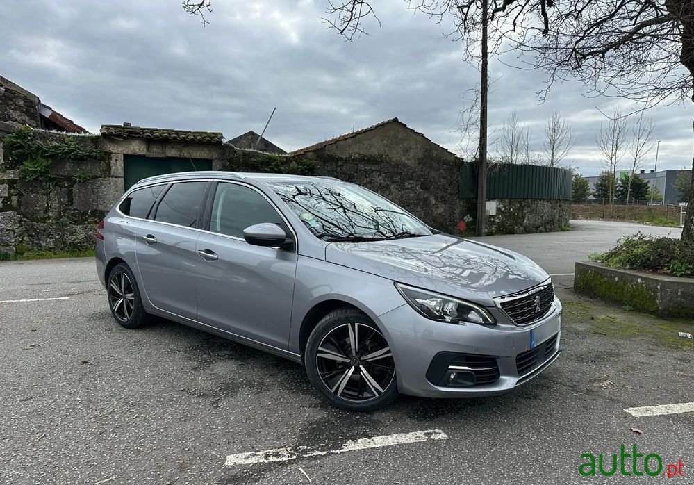 2021' Peugeot 308 Sw photo #1