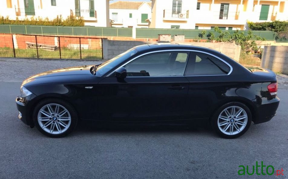 2010' BMW 118 Pack M Coupe photo #4