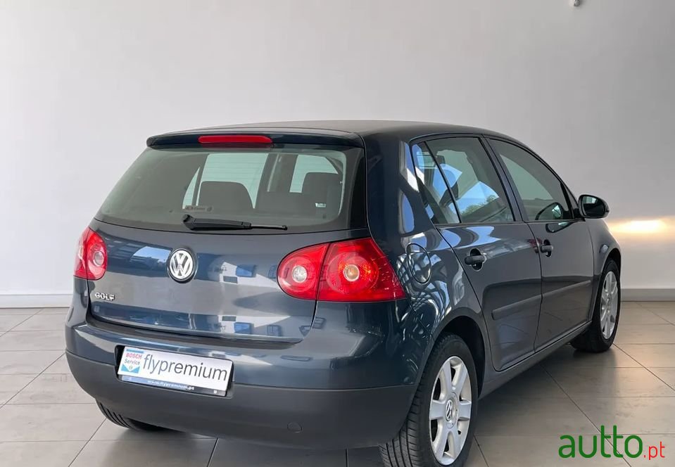 2004' Volkswagen Golf photo #5
