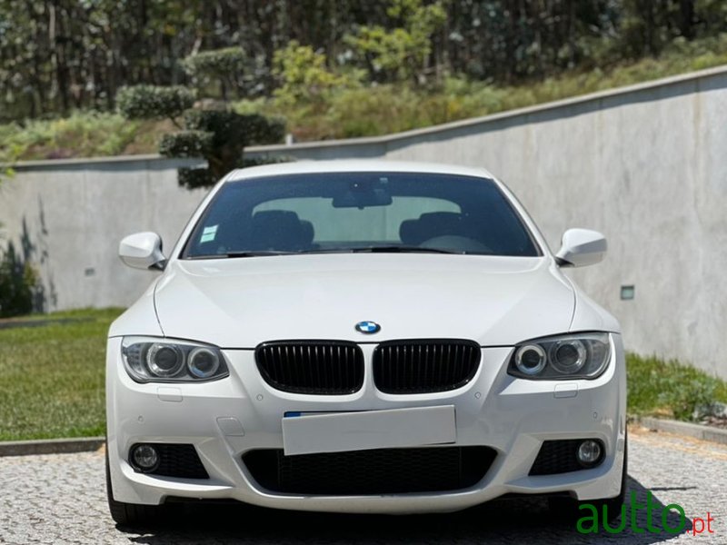 2011' BMW 320 photo #3