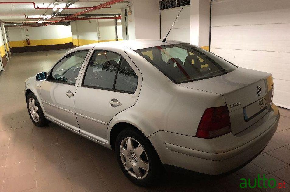 2001' Volkswagen Bora 1.9 Tdi photo #1