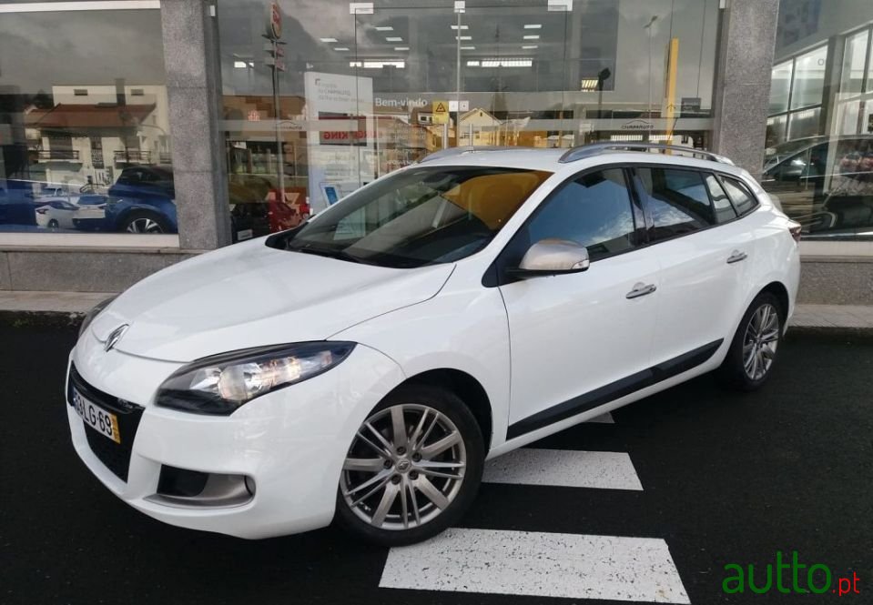 2011' Renault Megane Sport Tourer photo #1