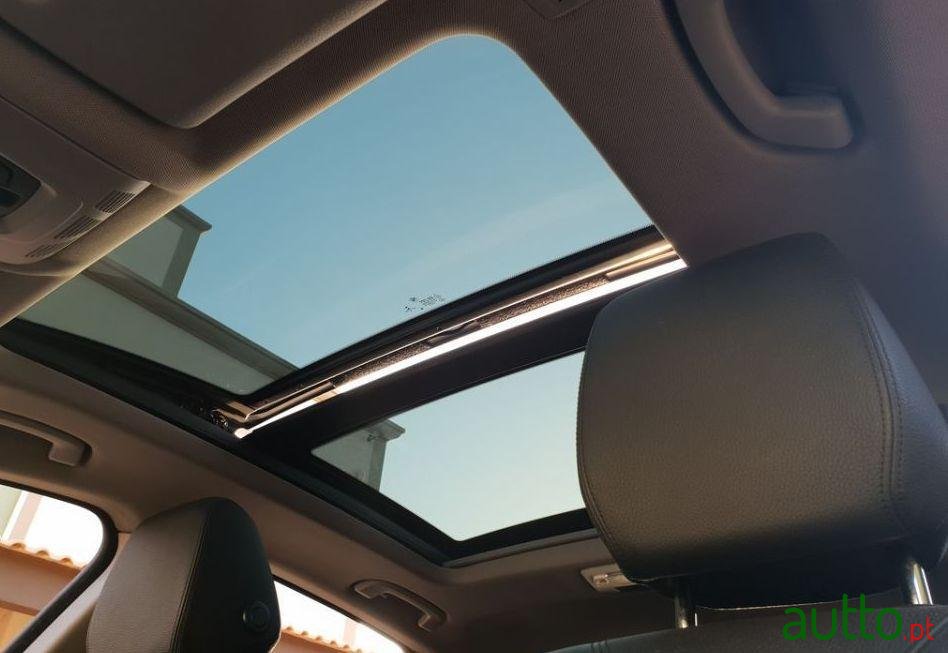 2015' BMW 318 Gran Turismo photo #2