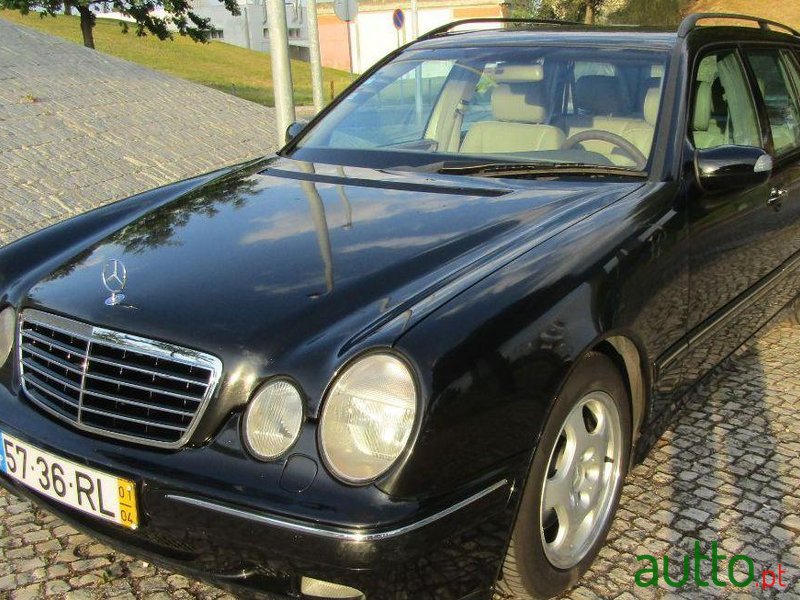 2001' Mercedes-Benz E-270 Avantgarde photo #3