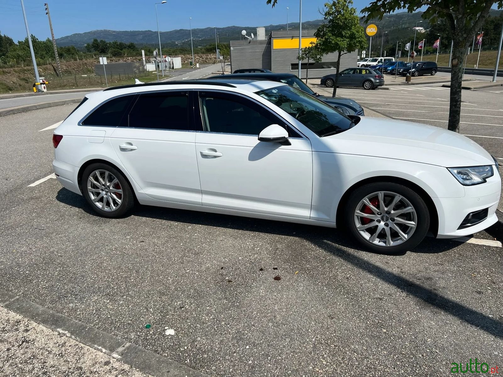 2016' Audi A4 Avant photo #1