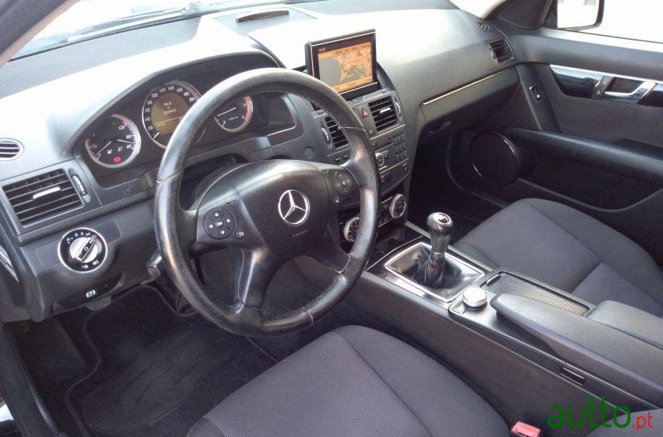 2009' Mercedes-Benz C-220 photo #3