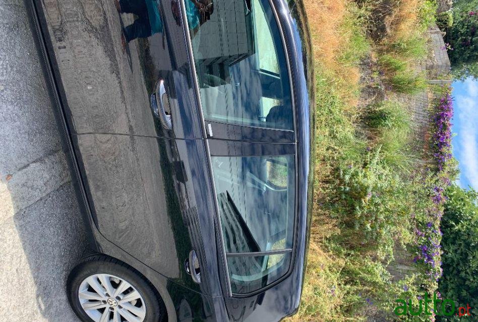 2011' Volkswagen Golf 1.6 Tdi Style photo #2