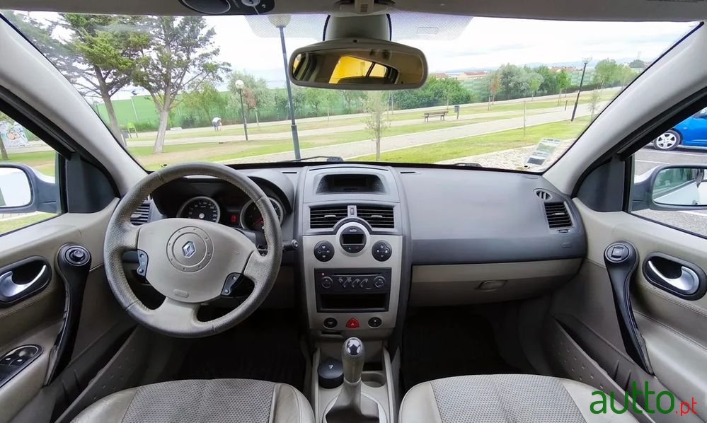 2004' Renault Megane 1.5 Dci Confort photo #1