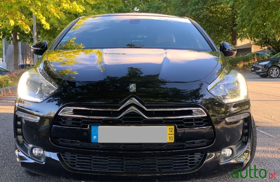 2012' Citroen DS5 photo #2